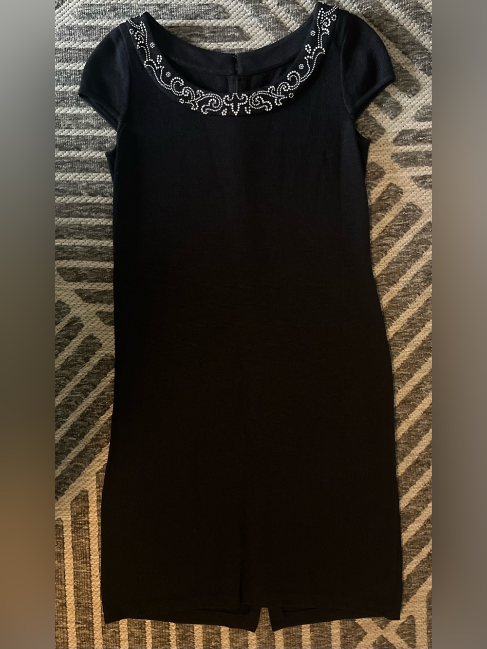ST JOHN EVENING Sz 8 Knit Sequins Studded Sheath Dress Orig $1100 Exc Cond
